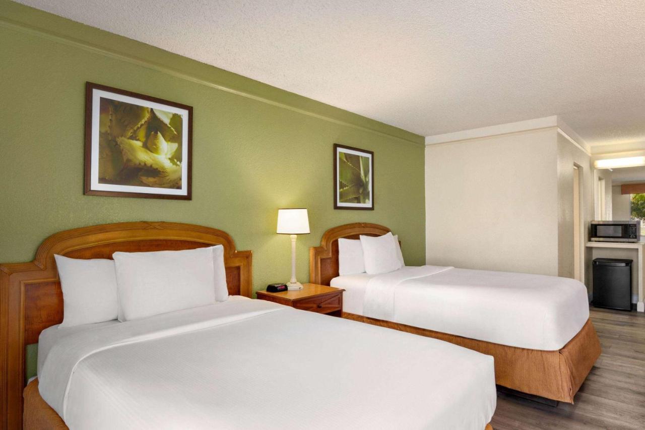 Baymont By Wyndham Daytona Beach - Intl Speedway Eksteriør billede