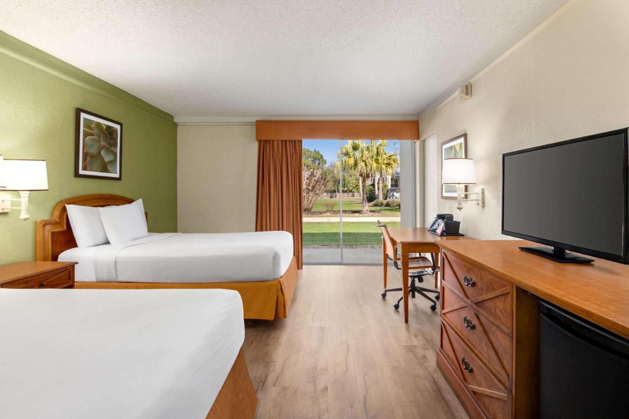 Baymont By Wyndham Daytona Beach - Intl Speedway Eksteriør billede